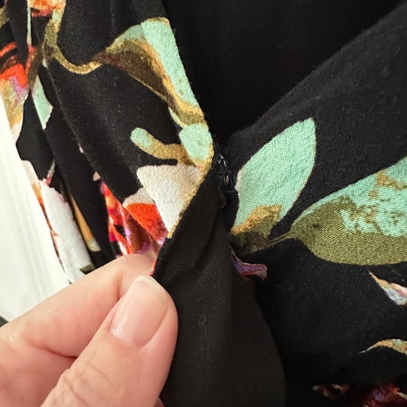 Floral romper / Pantsuit Size Small - Picture 4 of 6